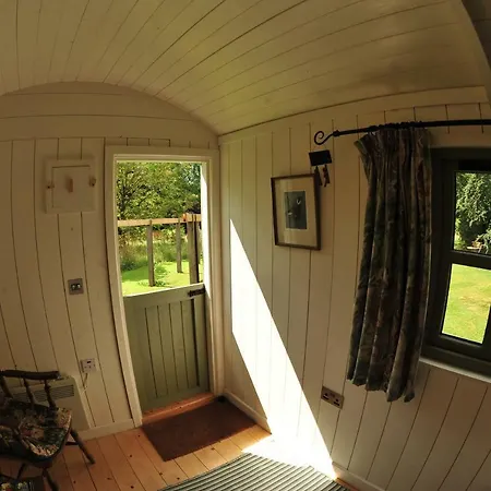 Blackstairs Shepherds Huts אתר קמפינג Killedmond