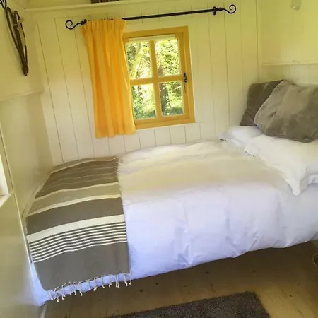 Blackstairs Shepherds Huts אתר קמפינג