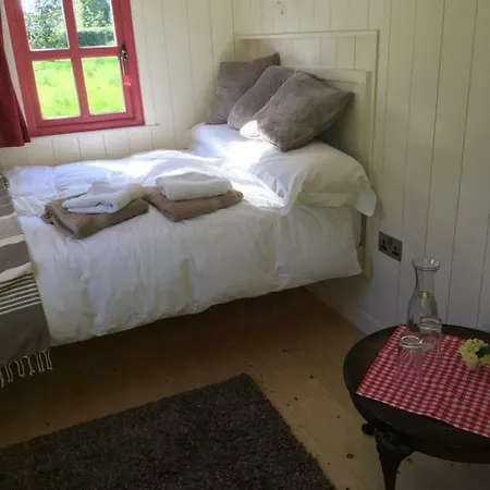 Blackstairs Shepherds Huts אתר קמפינג